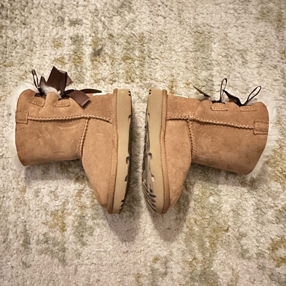 UGG Bailey Bow II Boot - Toddler 6 - Picture 4 of 12